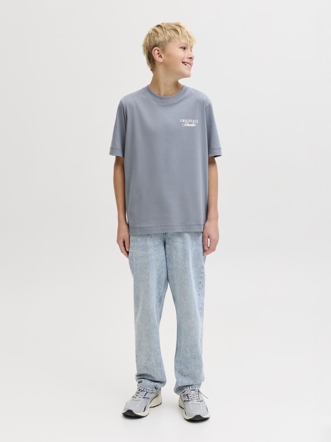 model_shot-front_full